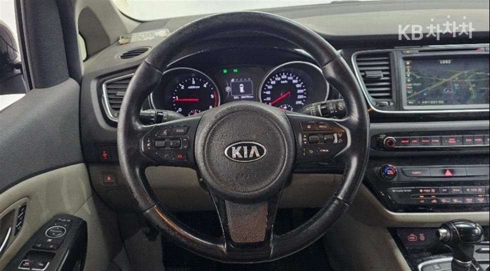 Kia All New Carnival9-seater 2.2 Diesel Noblesse - 14