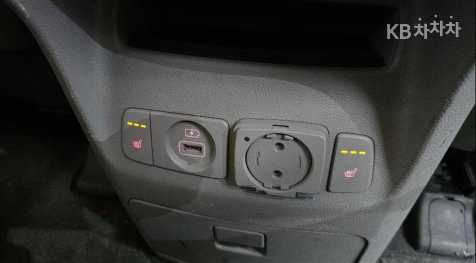 Kia All New Carnival9-seater 2.2 Diesel Noblesse - 17