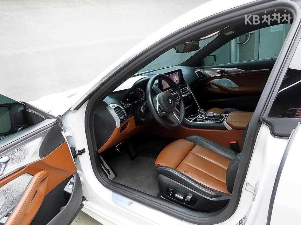 BMW 8시리즈 (G15)M850i xDrive Gran Coupe Стандартен - 5