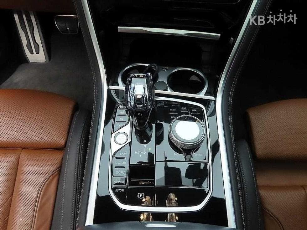 BMW 8시리즈 (G15)M850i xDrive Gran Coupe Стандартен - 10