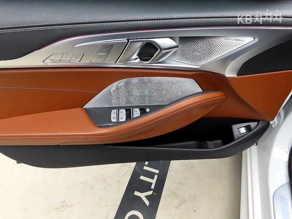 BMW 8시리즈 (G15)M850i xDrive Gran Coupe Стандартен - 11