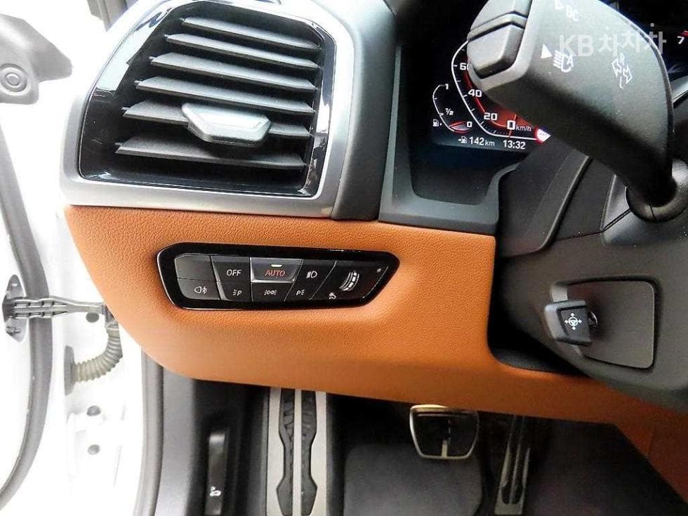 BMW 8시리즈 (G15)M850i xDrive Gran Coupe Стандартен - 12
