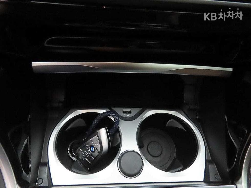 BMW 8시리즈 (G15)M850i xDrive Gran Coupe Стандартен - 13