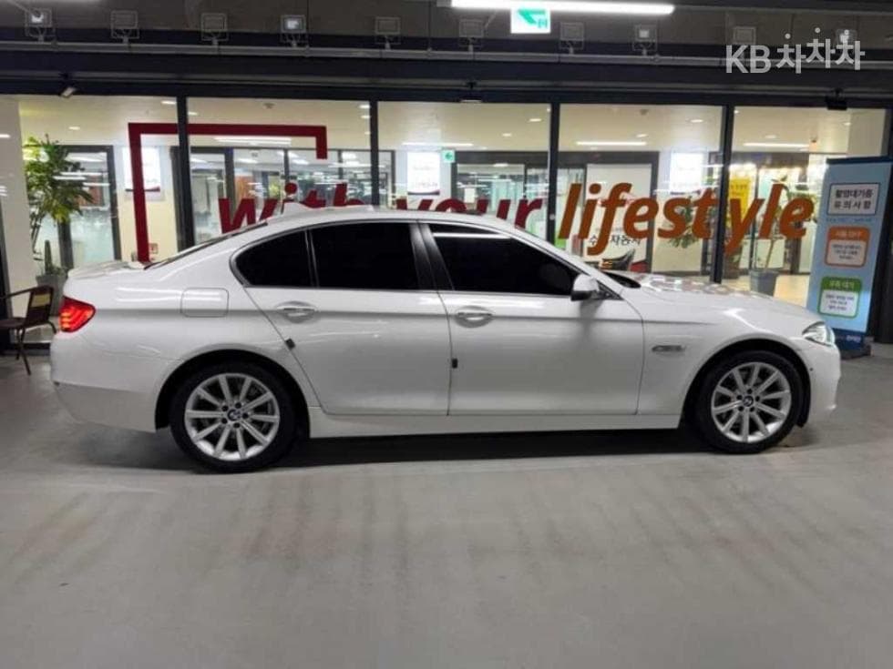 BMW Нов5 Серия528i xDrive Стандартен - 3