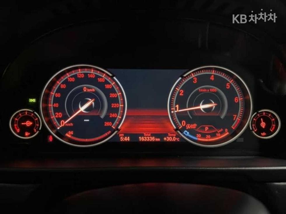 BMW Нов5 Серия528i xDrive Стандартен - 9
