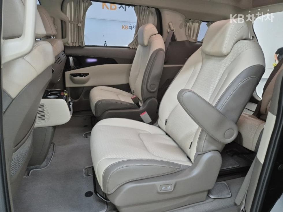 Kia Carnival 4th generationHigh Limousine (Carnival) G3.5 GDI 9-seater Signature - 12