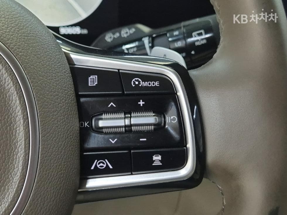Kia Carnival 4th generationHigh Limousine (Carnival) G3.5 GDI 9-seater Signature - 15