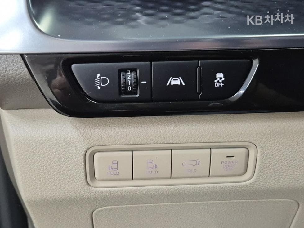 Kia Carnival 4th generationHigh Limousine (Carnival) G3.5 GDI 9-seater Signature - 17