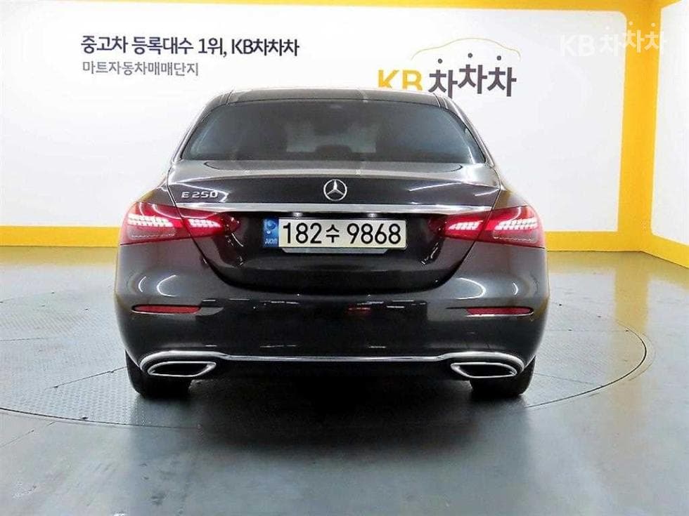 Mercedes-Benz E-Class (W213)E250 Exclusive - 3