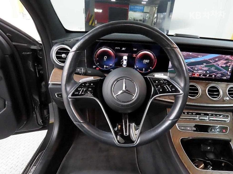 Mercedes-Benz E-Class (W213)E250 Exclusive - 9