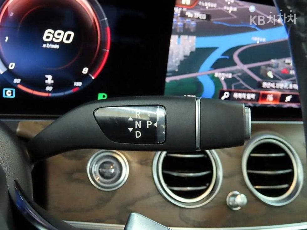 Mercedes-Benz E-Class (W213)E250 Exclusive - 10