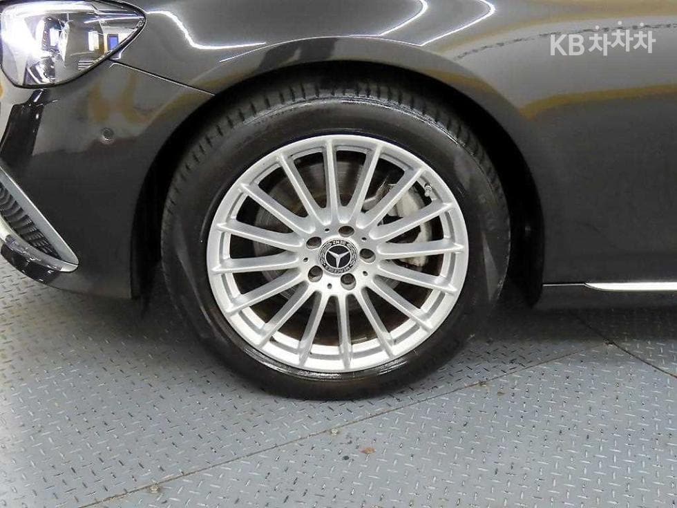 Mercedes-Benz E-Class (W213)E250 Exclusive - 20