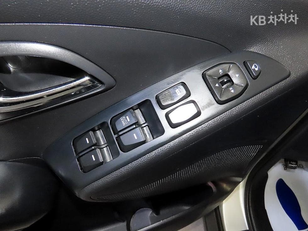 Хюндай ТуксонixДизел 2WD X20 Специал (специален признак/издание) 팩 - 13