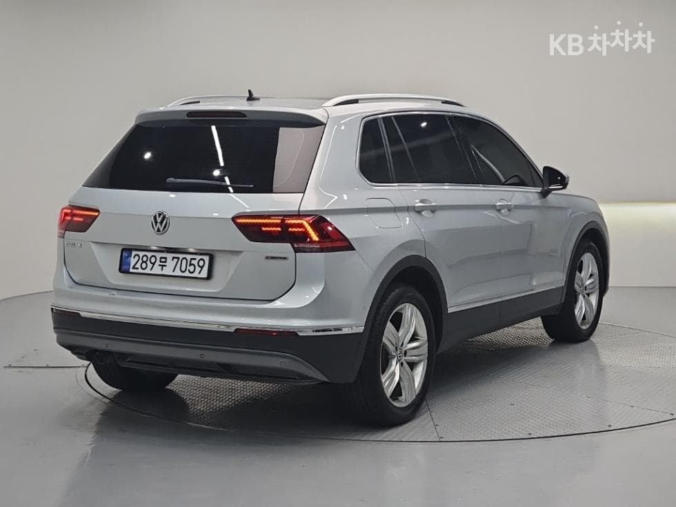 Volkswagen The New (фейслифт) Tiguan2.0 Турбо Дизел Инжекция 4Motion Prestige - 4