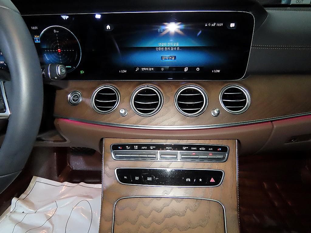 Mercedes-Benz E-Class (W213)E220d 4MATIC Exclusive - 11