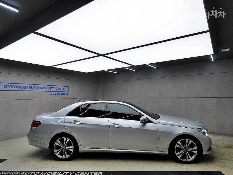 Mercedes-Benz Нов E-КласE300 4매틱 Авангард W212 - 2