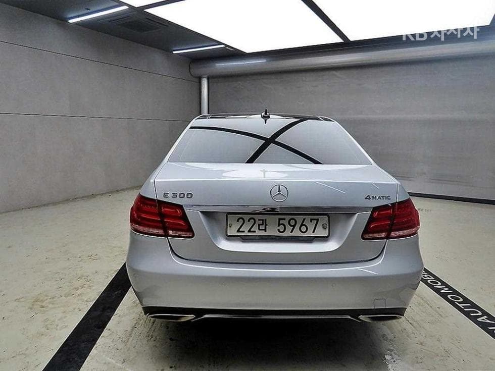 Mercedes-Benz Нов E-КласE300 4매틱 Авангард W212 - 3