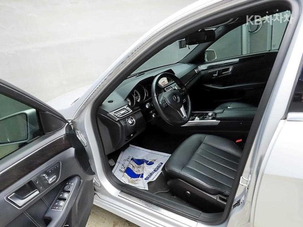 Mercedes-Benz Нов E-КласE300 4매틱 Авангард W212 - 5