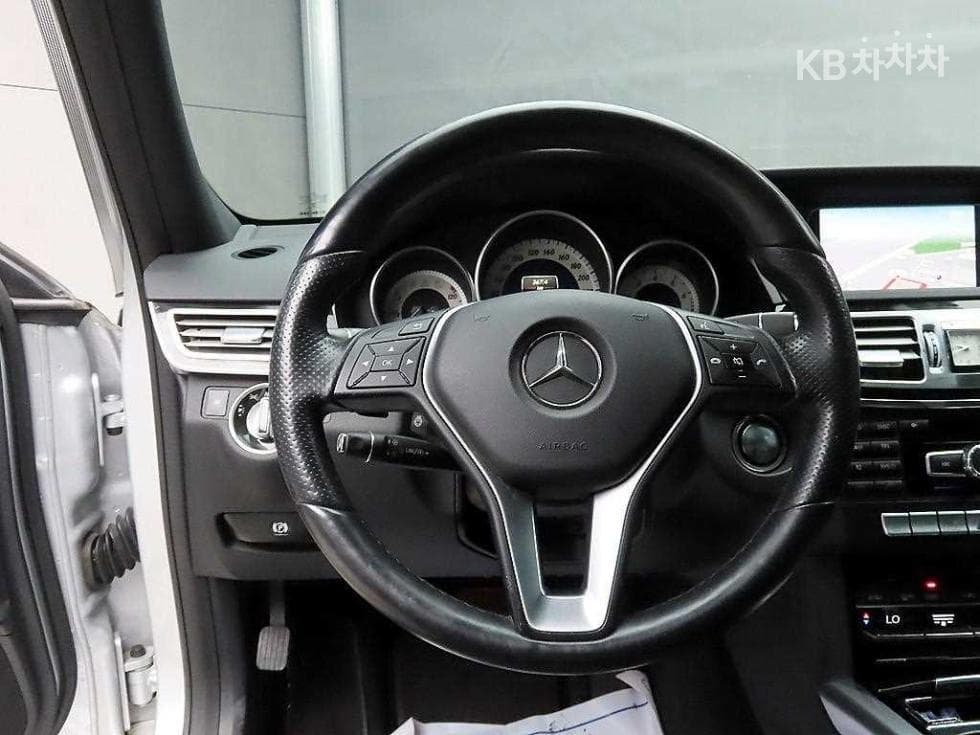 Mercedes-Benz Нов E-КласE300 4매틱 Авангард W212 - 9