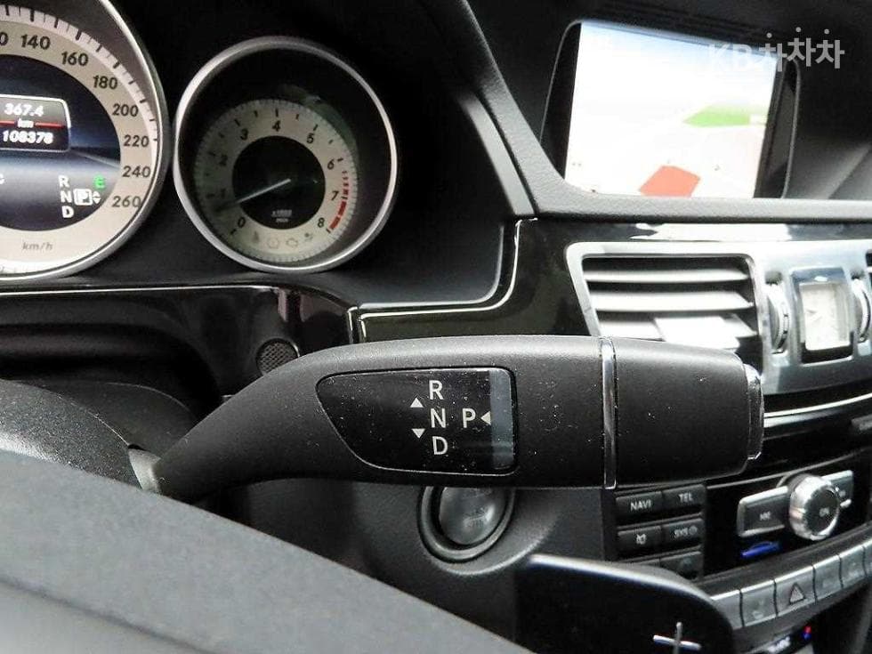 Mercedes-Benz Нов E-КласE300 4매틱 Авангард W212 - 10