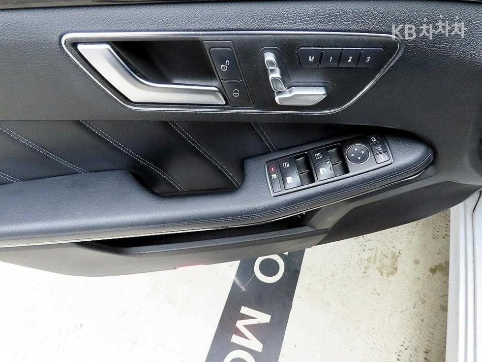 Mercedes-Benz Нов E-КласE300 4매틱 Авангард W212 - 11