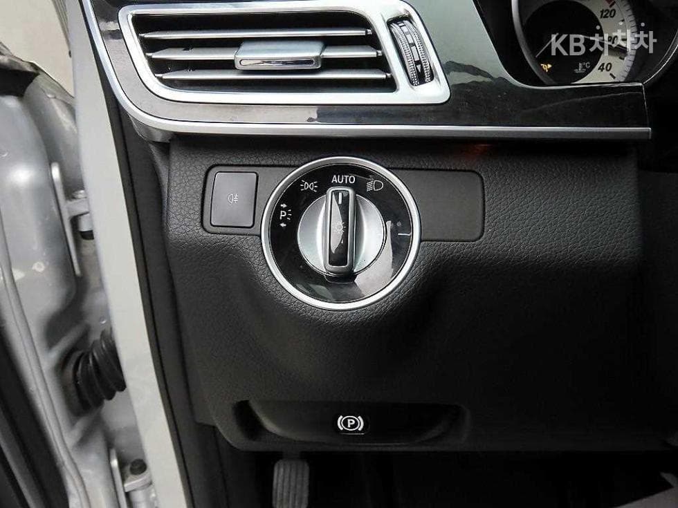 Mercedes-Benz Нов E-КласE300 4매틱 Авангард W212 - 13
