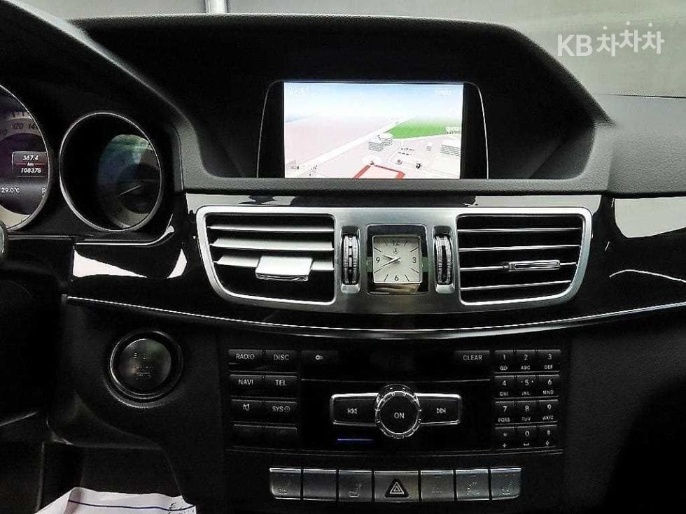 Mercedes-Benz Нов E-КласE300 4매틱 Авангард W212 - 15