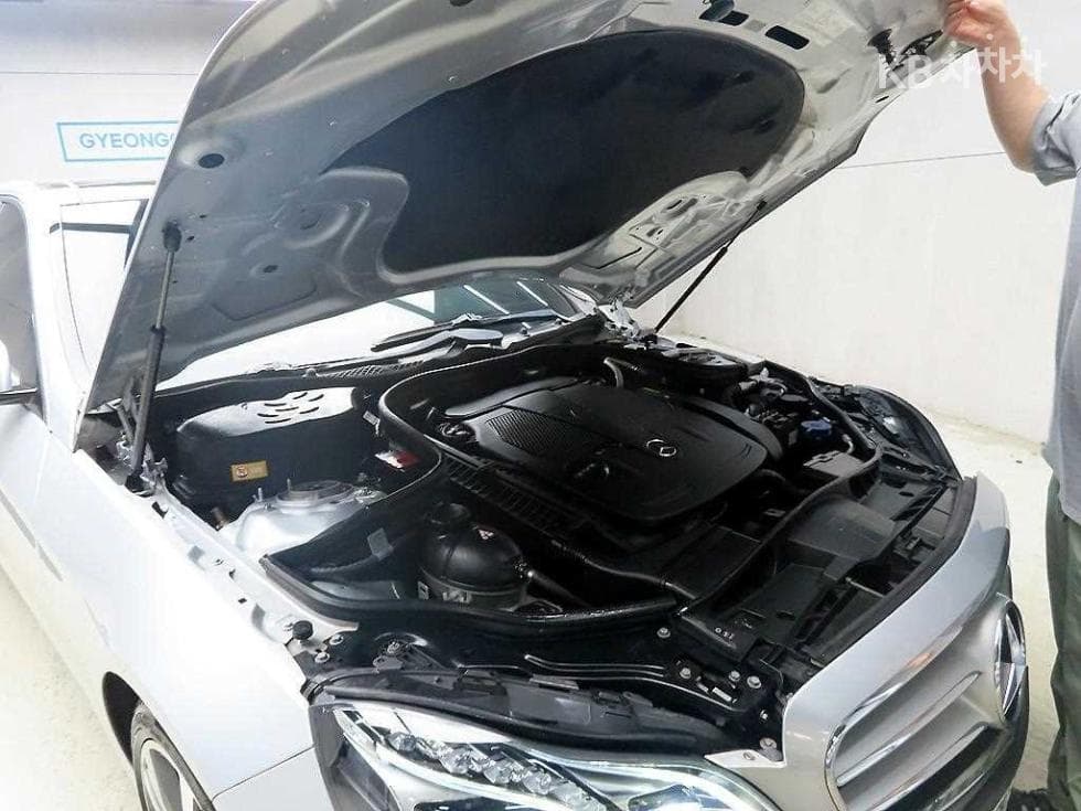 Mercedes-Benz Нов E-КласE300 4매틱 Авангард W212 - 19