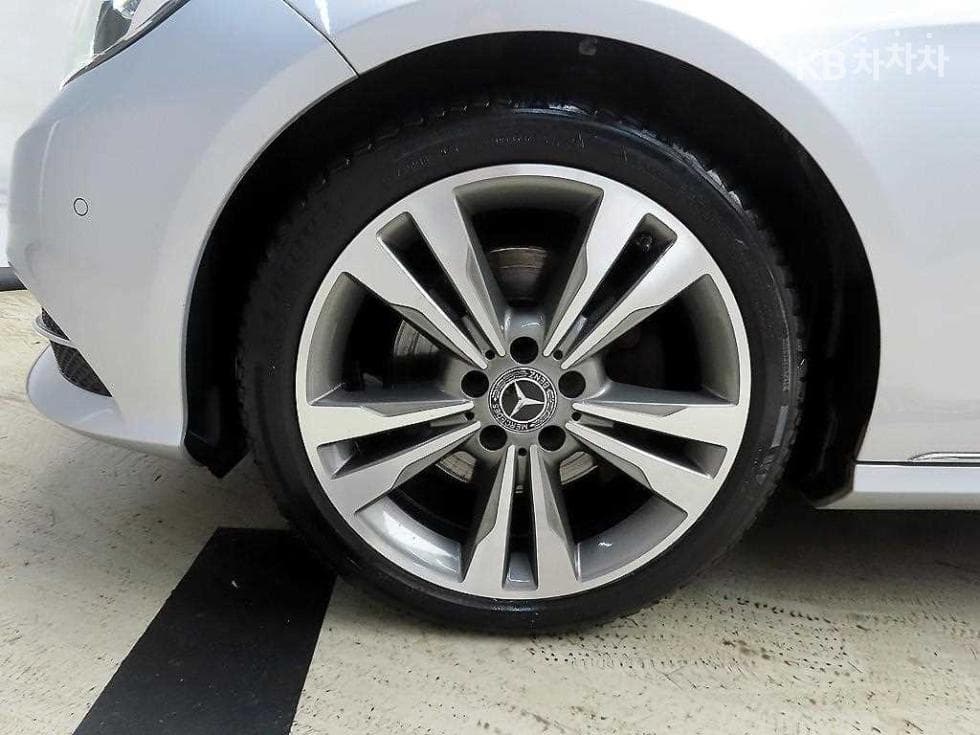 Mercedes-Benz Нов E-КласE300 4매틱 Авангард W212 - 20