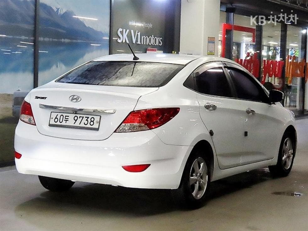 Hyundai Accent(신형)1.6 VGT Premium - 4