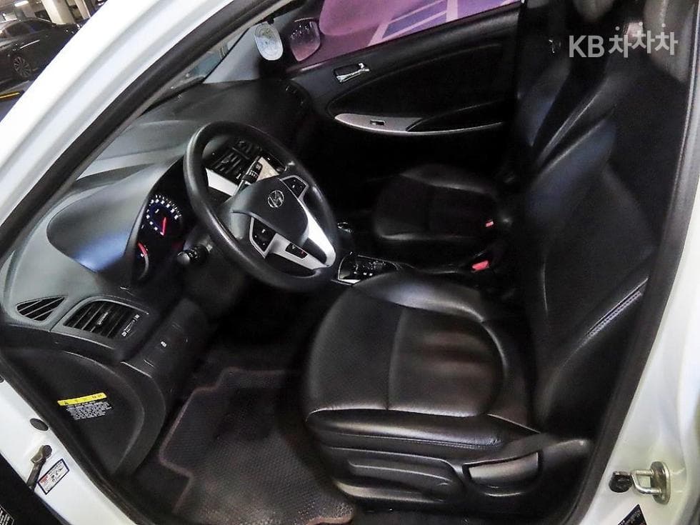 Hyundai Accent(신형)1.6 VGT Premium - 6