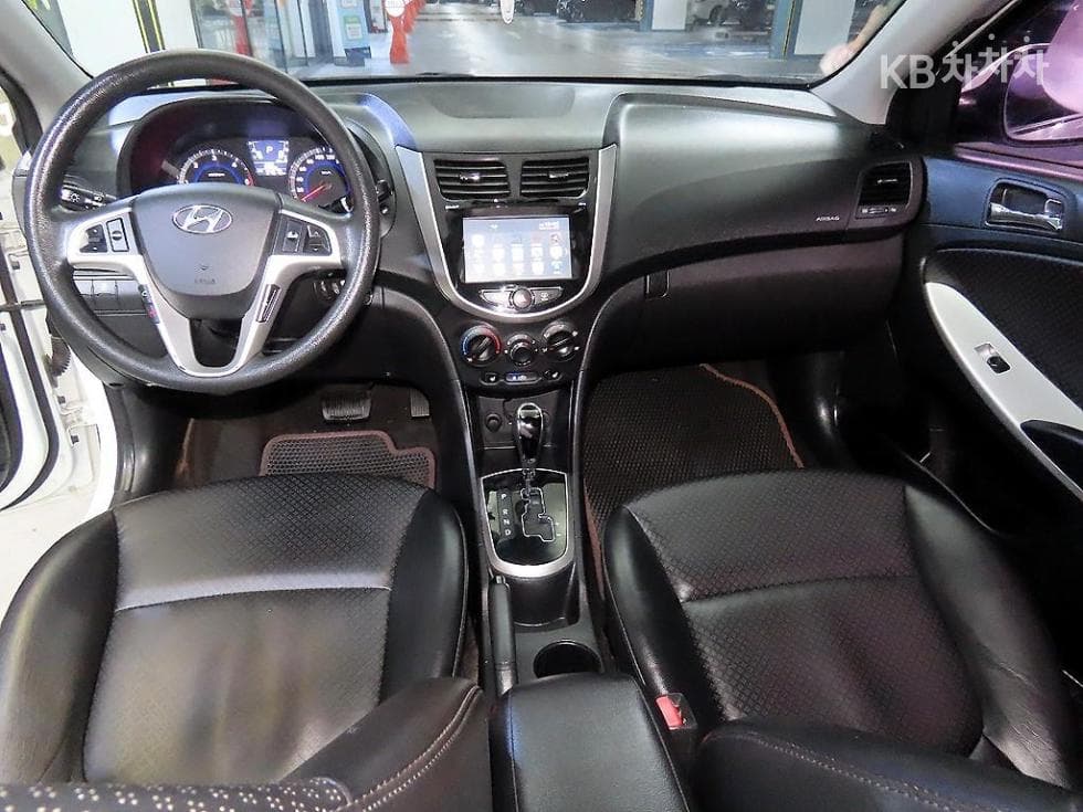 Hyundai Accent(신형)1.6 VGT Premium - 10