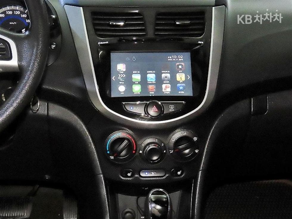 Hyundai Accent(신형)1.6 VGT Premium - 11