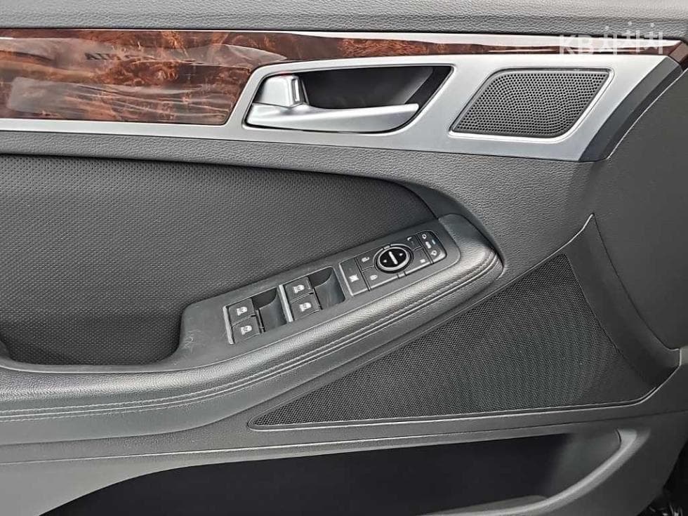Хюндай ДженезисDHG330 Modern AWD Стандартен - 16