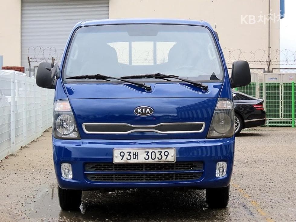 Kia Bongo 3 (light truck) 1 Ton Extra Long Double Cab CRDi DLX GX Special (special feature/edition) - Image 1