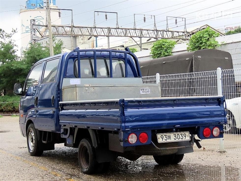 Kia Bongo 3 (light truck)1 Ton Extra Long Double Cab CRDi DLX GX Special (special feature/edition) - 3
