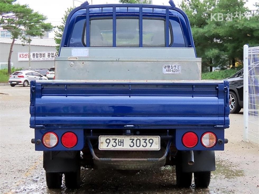 Kia Bongo 3 (light truck)1 Ton Extra Long Double Cab CRDi DLX GX Special (special feature/edition) - 4