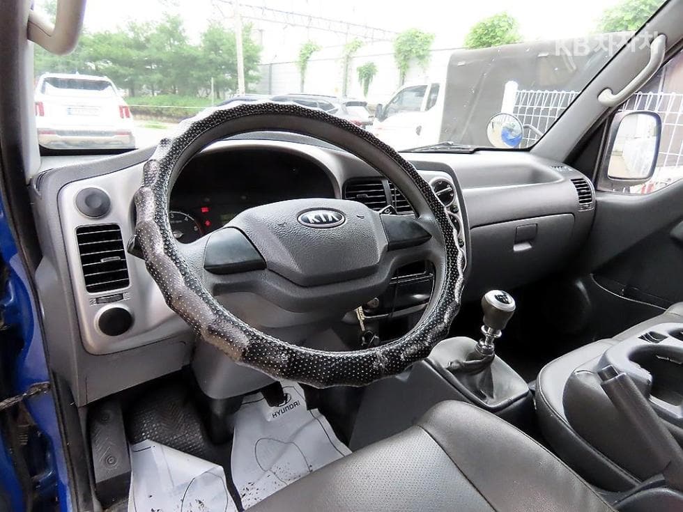 Kia Bongo 3 (light truck)1 Ton Extra Long Double Cab CRDi DLX GX Special (special feature/edition) - 8