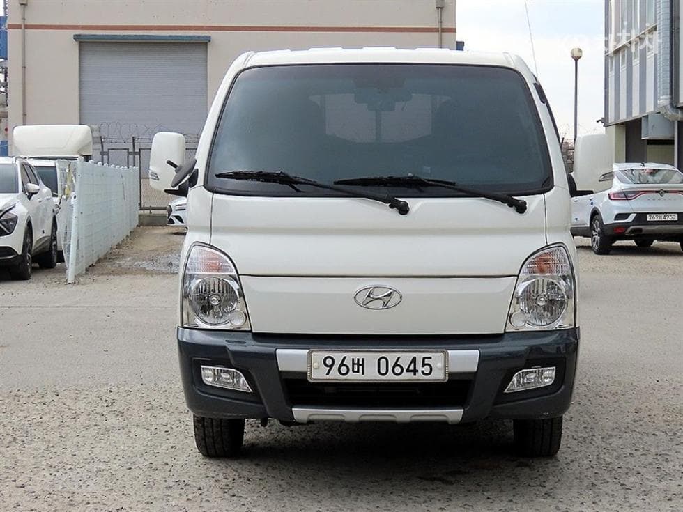 Hyundai Porter 2 Extra Long Double Cab CRDi Smart - Image 1