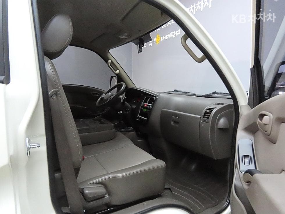 Hyundai Porter 2Extra Long Super Cab CRDi SUP High-end Type - 10