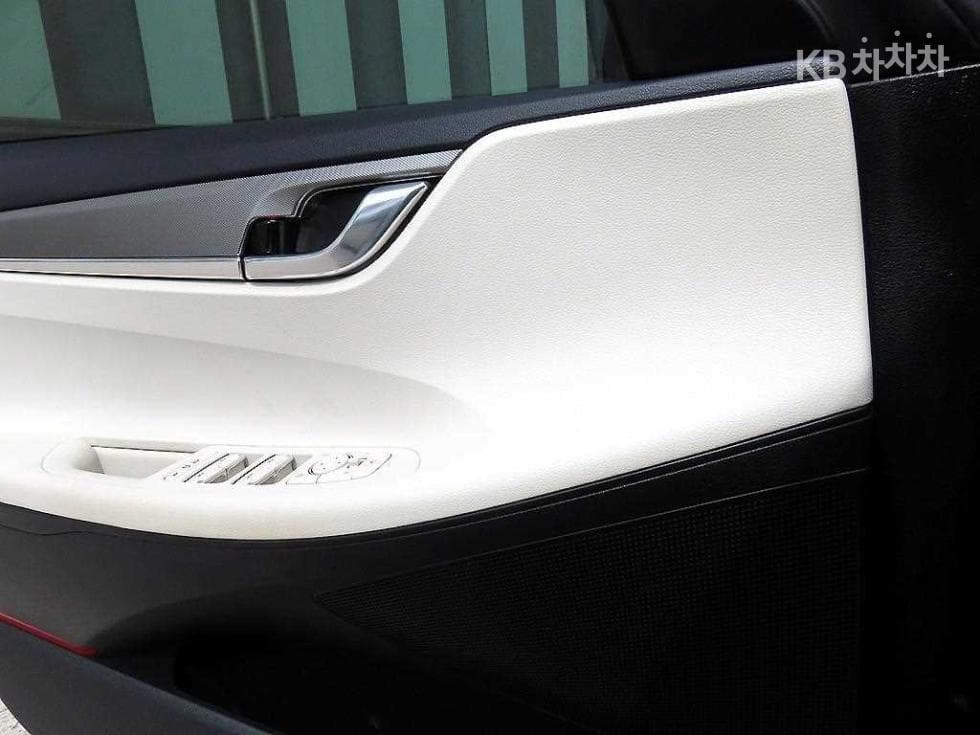 Hyundai The New (facelift) Grandeur (Azera)2.5 Le Blanc - 11
