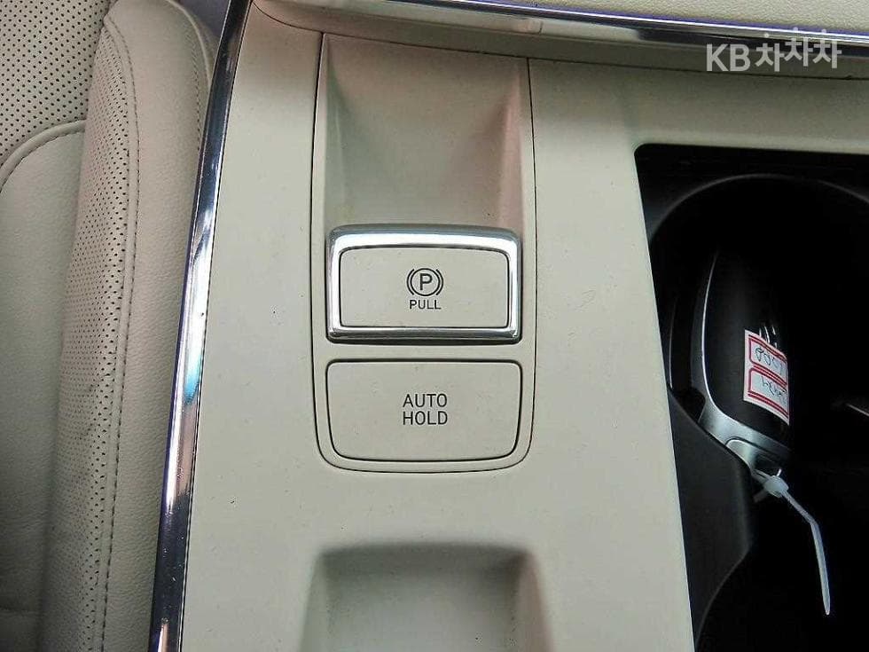 Hyundai The New (facelift) Grandeur (Azera)2.5 Le Blanc - 14