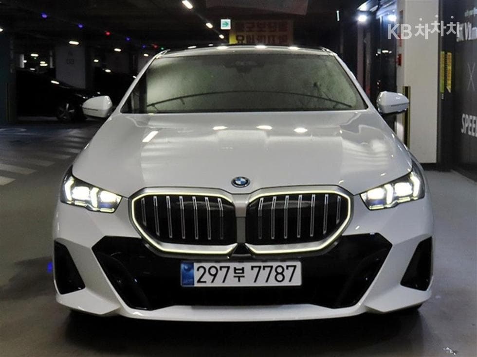 BMW New5 Series(G60)530e M Sport - 2