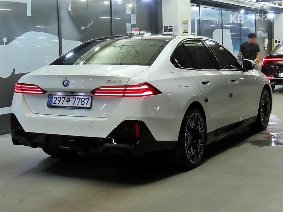 BMW New5 Series(G60)530e M Sport - 4