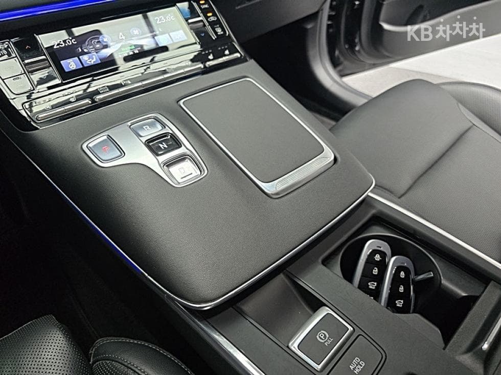 Hyundai The New (facelift) Grandeur (Azera)2.5 Exclusive - 8