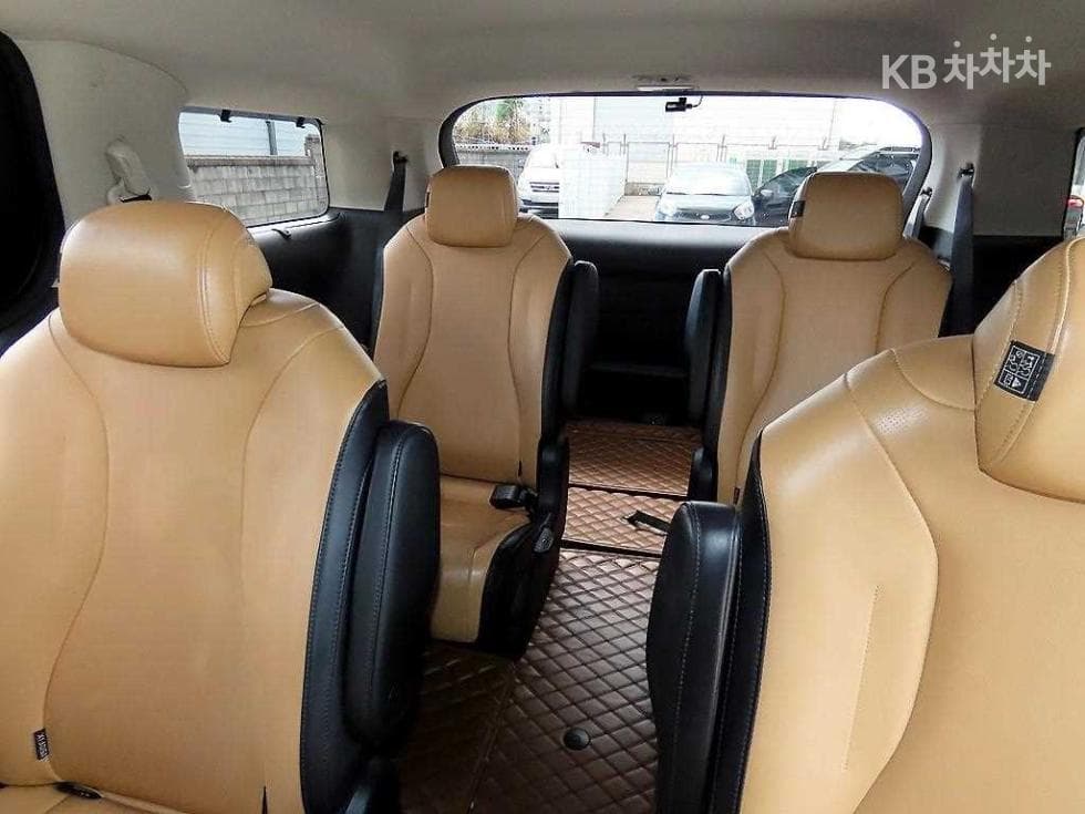 Kia Carnival 4th generationG3.5 GDI 9-seater Noblesse - 7