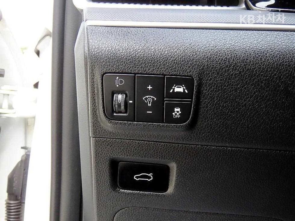Kia K5 3rd Gen2.0 Gasoline Prestige - 12
