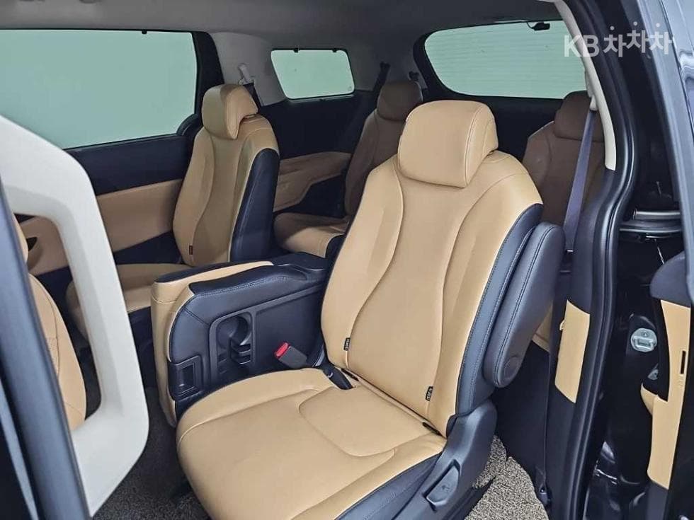 Kia Carnival 4th generationD2.2 11-seater Noblesse - 12