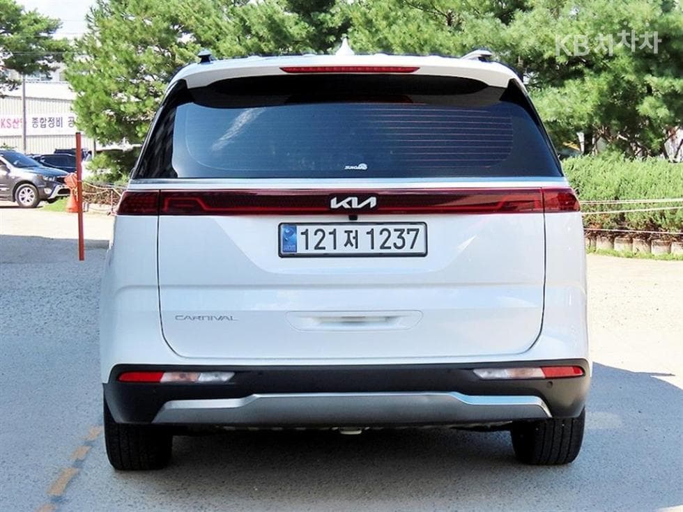 Kia Carnival 4th generationG3.5 GDI 9-seater Signature - 4
