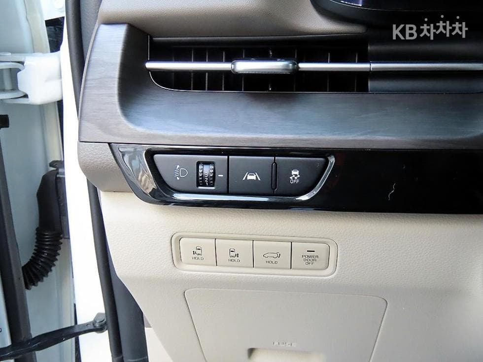 Kia Carnival 4th generationG3.5 GDI 9-seater Signature - 11